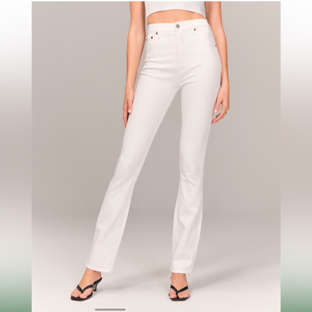 NWT Abercrombie Ultra High Rise 90s Slim Straight Jean